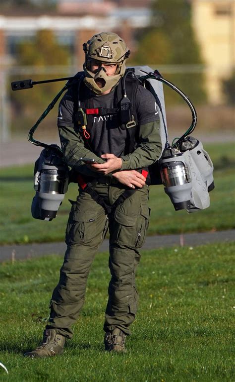 'Jet Man’ takes flight in high-tech army jetpack flight suit - LBC