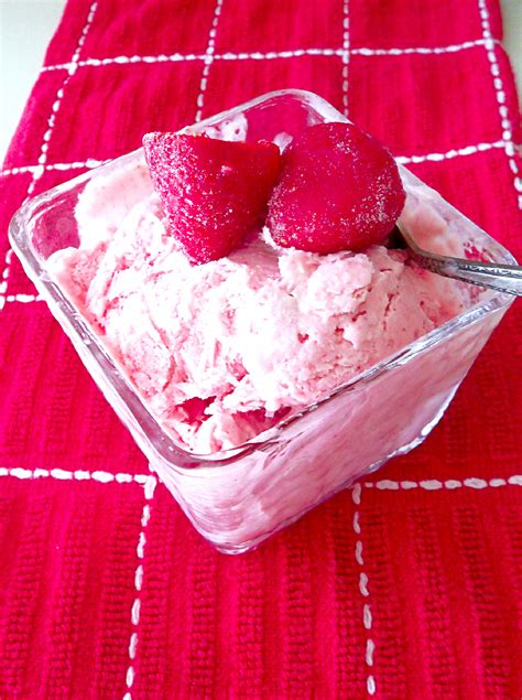 Cooking to Perfection: Skinny Strawberry Banana "Ice Cream"