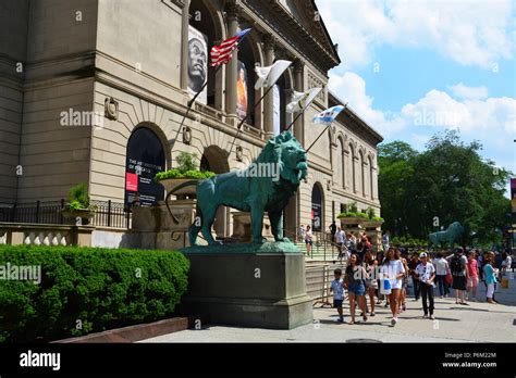 Chicago art institute lions hi-res stock photography and images - Alamy