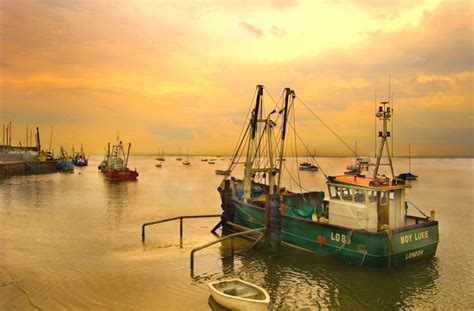 "Leigh on Sea" by Ken Brazier at PicturesofEngland.com