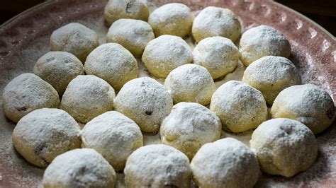 Kourabiedes recipe — Gina Lioti Cooking