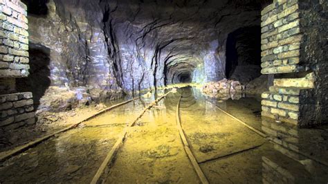 Abandoned mine shaft : creepy