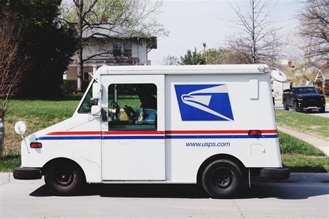 New Mail Trucks May Be Halted as Workhorse Sues USPS | GetJerry.com