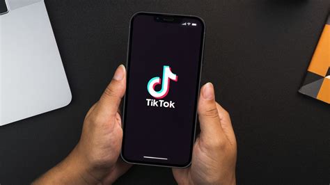 How To Use The Green Screen Effect On TikTok