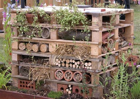 Insect Hotel • Insteading