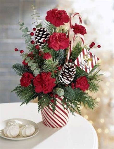 20 Chic Christmas Flower Arrangements - Shelterness