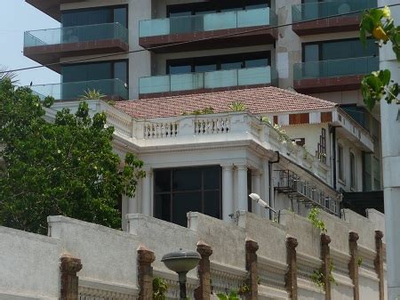 Closer look from outside of SRK’s Bungalow, “Mannat”. | Wonderful Mumbai