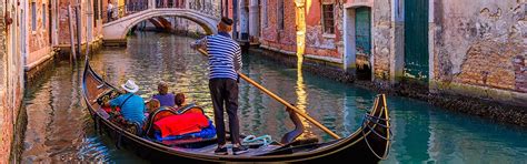 Gondolas & Gondola Rides in Venice (Italy)