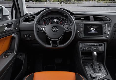 2017 Volkswagen Tiguan-interior – PerformanceDrive