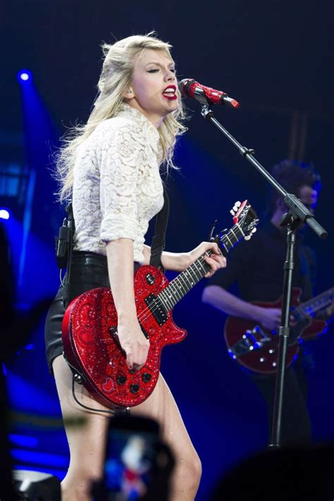 Photos: Taylor Swift in concert on 'Red Tour'