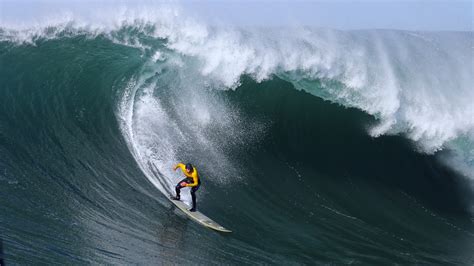 For First Time in 17 Years, Women Will Compete in Top Big-Wave Surfing ...