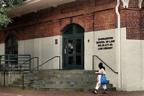 Charleston School of Law off U.S. Education Department's 'naughty' list | News | postandcourier.com