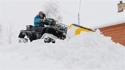 Northwestern Ontario's first winter storm tapers off | CBC News