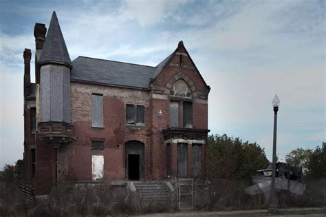 Photographer Seph Lawless visited America's 13 most haunted houses for ...