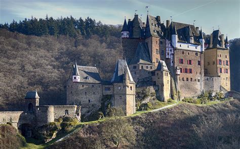 Burg Eltz-Mittelalter-Architektur-Burgen-Gebirge-Wälder Foto & Bild | architektur, motive, natur ...