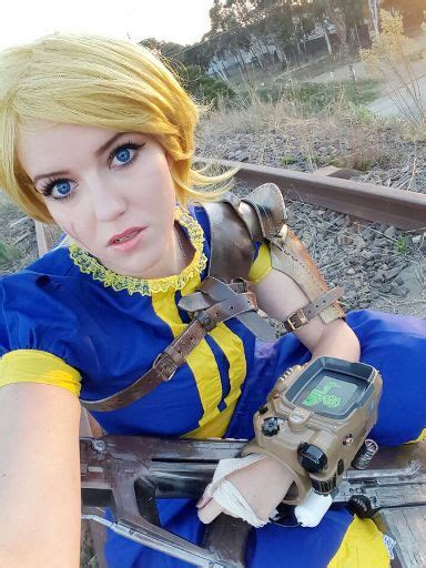 Fallout 4 dress and ghoul makeup | Cosplay Amino