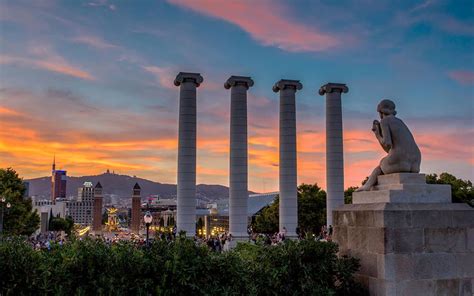 What to do in Montjuic Barcelona ~ Castle, cable car, Magic Fountain