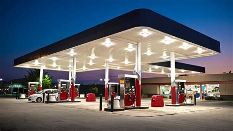 Road trip stops: Top 10 gas station brands, per 10Best readers