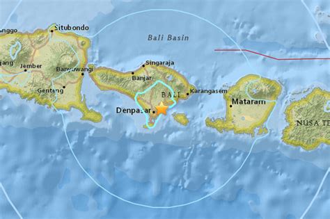 Bali earthquake: Terrified people run into streets as tremor hits ...