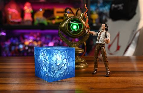 Unboxing Hasbro’s 1:1 Scale Marvel Legends Series Tesseract With 6-inch ...