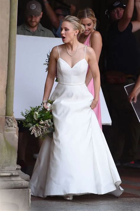 Kristen Bell was spotted in Central Park wearing the fall wedding dress ...