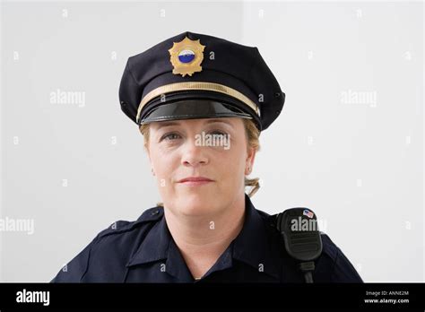 Portrait of a woman police officer Stock Photo - Alamy