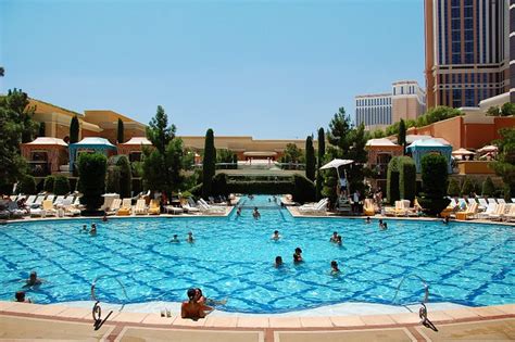 Wynn (Win) Pool | The most win pool ever at the Wynn, Las Ve… | Flickr