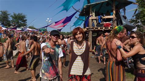 stretching the imagination/events/Ozora 2011/floor