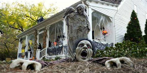 30 Scary Outdoor Halloween Decorations — Best Yard & Porch Halloween Decor Ideas