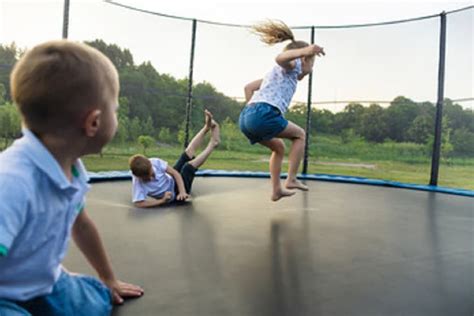 Cool Trampoline Tricks for Beginners Archives - Trampolinify