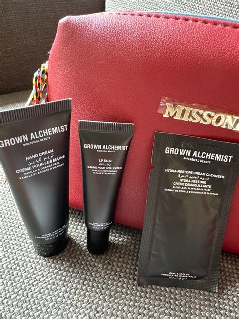 Missoni Saudi airlines business class amenities bag, Beauty & Personal ...