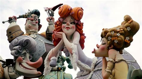 Fallas 2018: Los 'ninots' conquistan las calles de Valencia