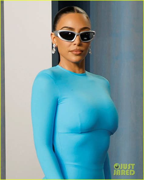 Kim Kardashian Slips Into Electric Blue Dress for Vanity Fair Oscars Party 2022: Photo 4734946 ...
