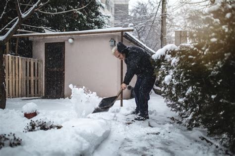 Shovelling Snow: What Doctors Wish You Knew | Best Health Magazine