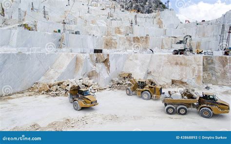 Carraran marble quarry stock image. Image of italian - 43868893