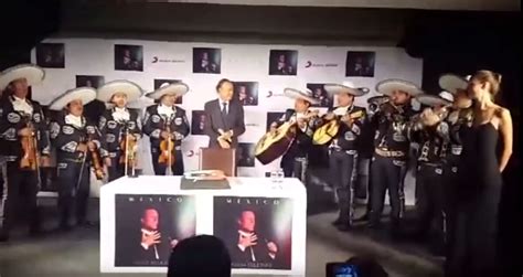 Vidéo : Julio Iglesias présente "Mexico" son nouvel album, à Mexico, le 23 septembre 2015 ...