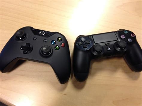 Xbox One And Ps4 Controller Size Comparison Dualshock 4 Vs Xbox One ...