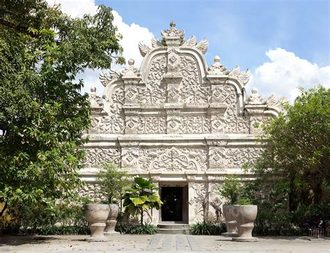 Taman Sari: The Historic Swimming Pool of Sultans, Yogyakarta - Tiplr