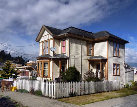 Old Homes Astoria, Oregon editorial photo. Image of oregon - 103791266