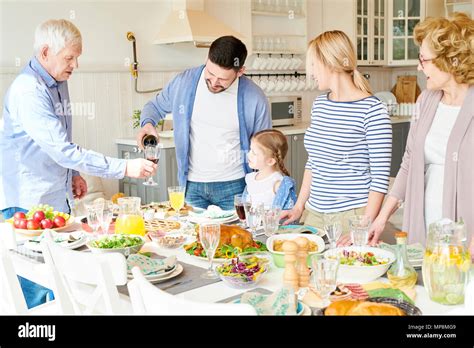 Family dinner table hi-res stock photography and images - Alamy