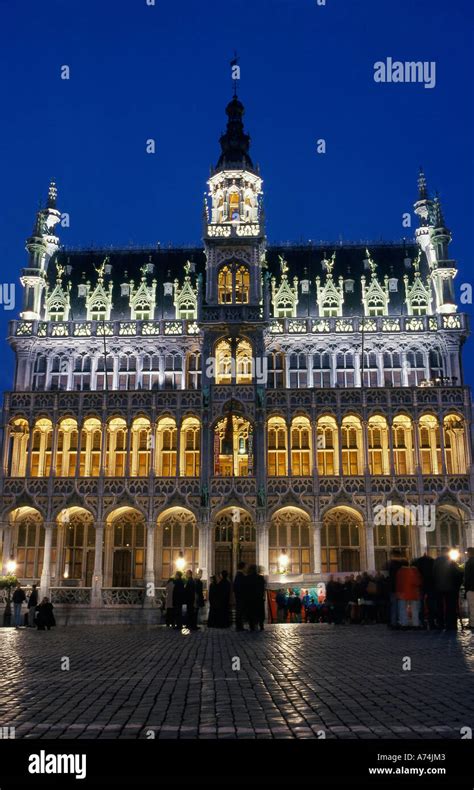 Medieval city centre Grand Place square Town Hall lit up Night Stock ...