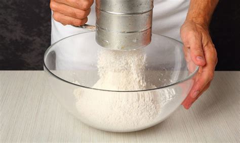 How and When You Should Sift Flour