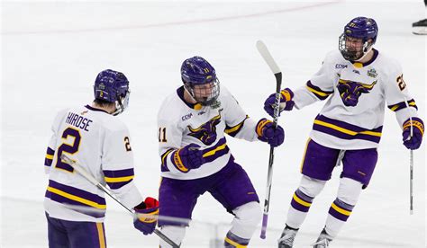 Minnesota State generates offense out of its neutral-zone play in downing Minnesota - College ...