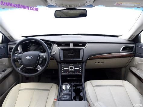 2016 Ford Taurus interior spotted in the flesh post unveil