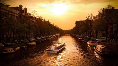 Canal Cruiser Amsterdam Mac Wallpaper Download | AllMacWallpaper