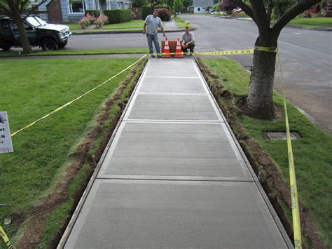 How to Pour a Concrete Sidewalk | Concrete driveways, Concrete walkway, Cement patio