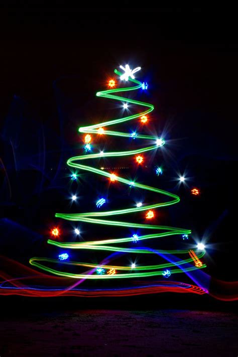 25 Wonderful Christmas Light Painting Images