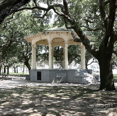 Gazebo At Battery Park - In Charleston Sc Mixed Media