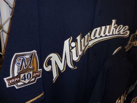 Brewers unveil new alternate jersey