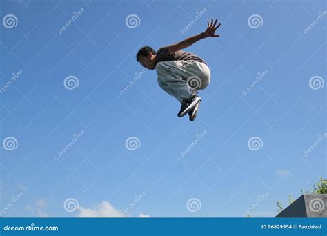 Parkour Jumping editorial stock image. Image of urban - 96829954